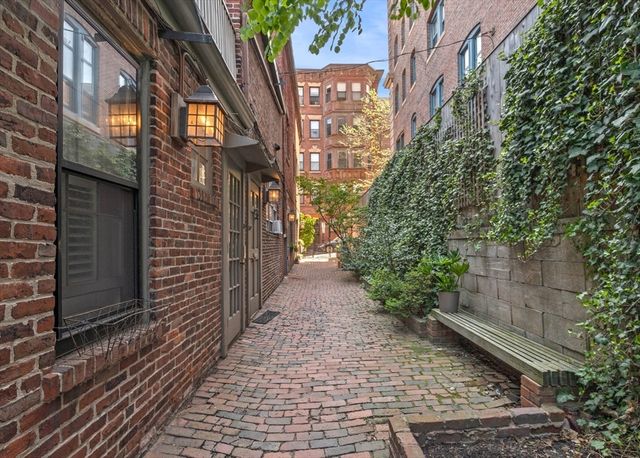 36 Joy Street F2, Boston, MA 02114