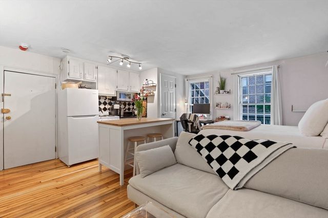 36 Joy Street F2, Boston, MA 02114