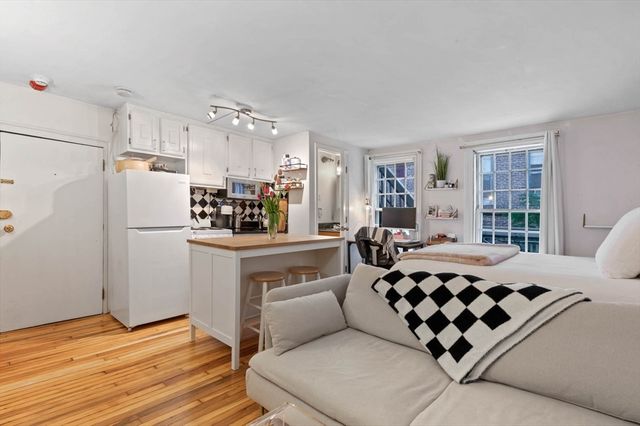 36 Joy Street F2, Boston, MA 02114