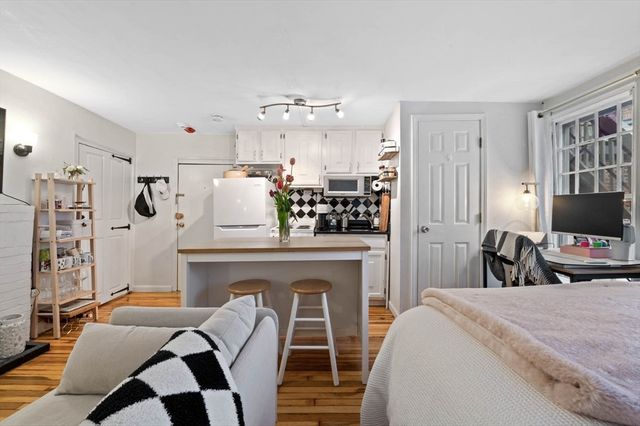 36 Joy Street F2, Boston, MA 02114