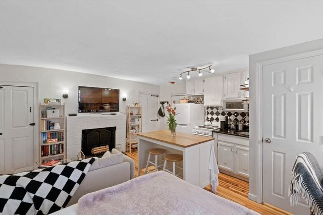 36 Joy Street F2, Boston, MA 02114