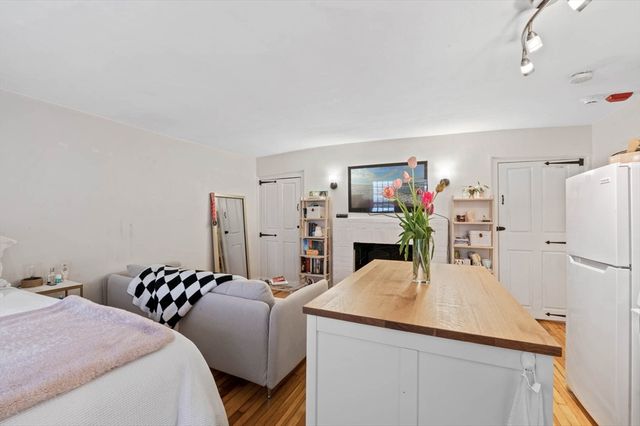 36 Joy Street F2, Boston, MA 02114