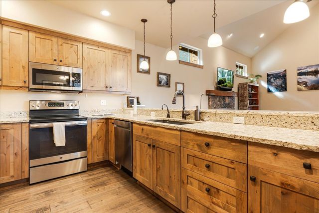 714 S Wrangler Court, Sisters, OR 97759