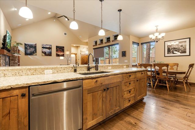 714 S Wrangler Court, Sisters, OR 97759