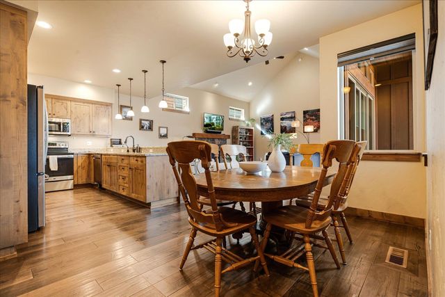 714 S Wrangler Court, Sisters, OR 97759