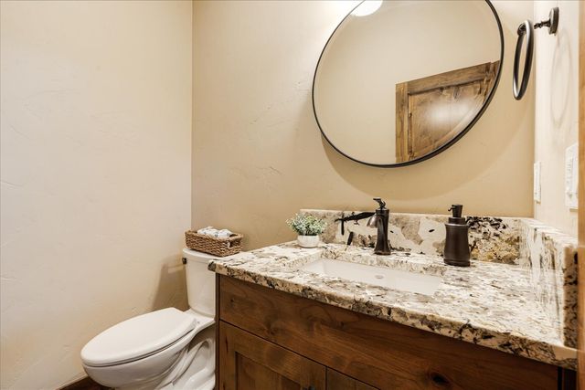 714 S Wrangler Court, Sisters, OR 97759