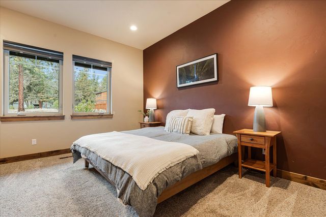 714 S Wrangler Court, Sisters, OR 97759