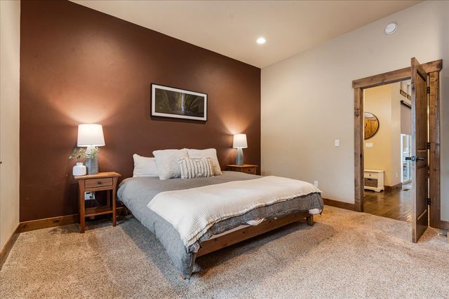 714 S Wrangler Court, Sisters, OR 97759