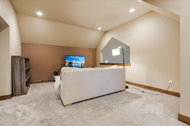 714 S Wrangler Court, Sisters, OR 97759