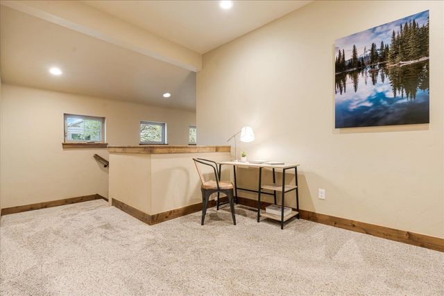 714 S Wrangler Court, Sisters, OR 97759