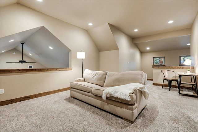 714 S Wrangler Court, Sisters, OR 97759