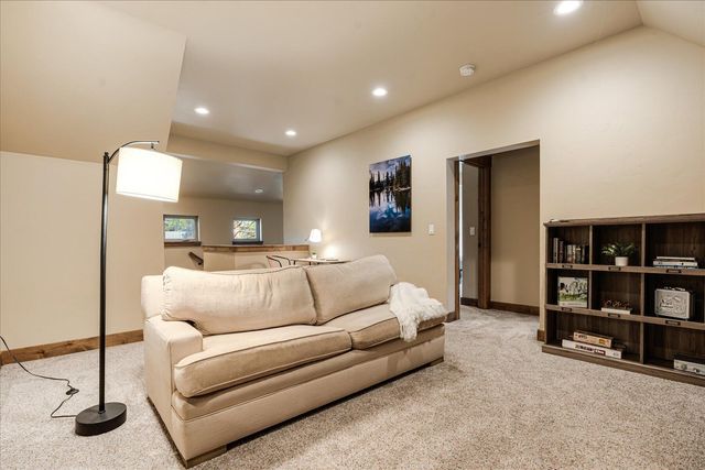 714 S Wrangler Court, Sisters, OR 97759