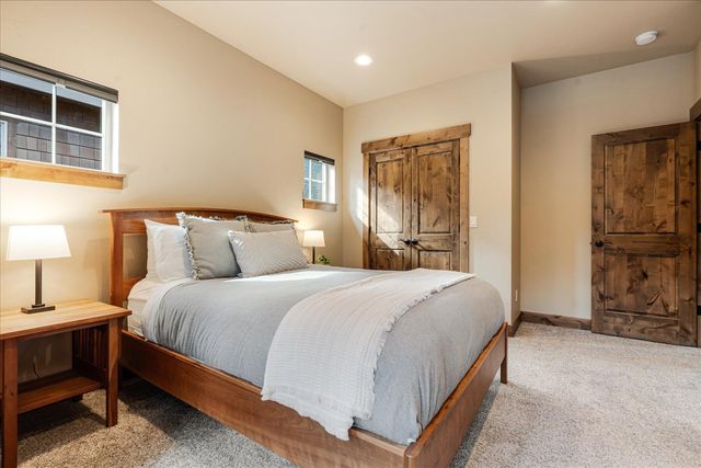 714 S Wrangler Court, Sisters, OR 97759