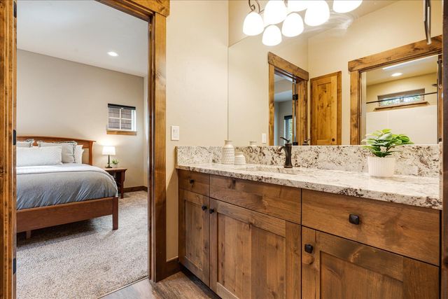 714 S Wrangler Court, Sisters, OR 97759