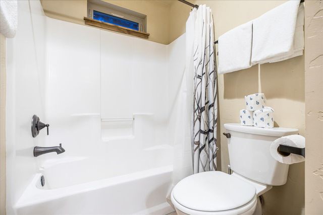 714 S Wrangler Court, Sisters, OR 97759