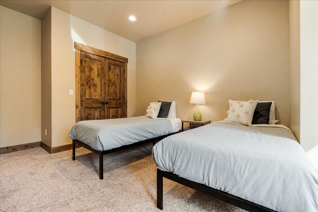 714 S Wrangler Court, Sisters, OR 97759