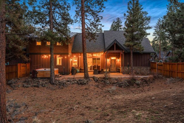 714 S Wrangler Court, Sisters, OR 97759