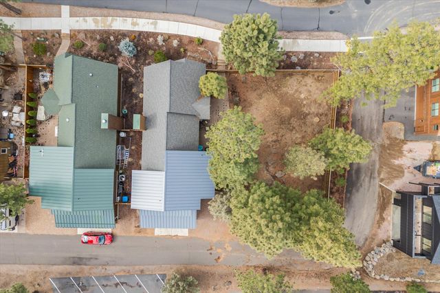 714 S Wrangler Court, Sisters, OR 97759