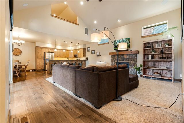 714 S Wrangler Court, Sisters, OR 97759