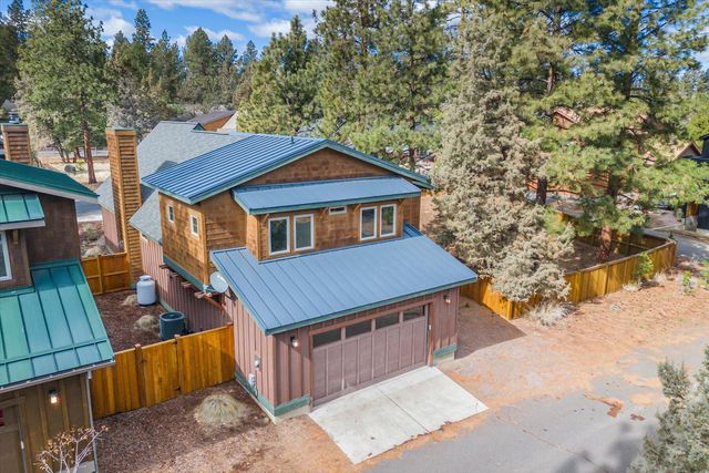 714 S Wrangler Court, Sisters, OR 97759