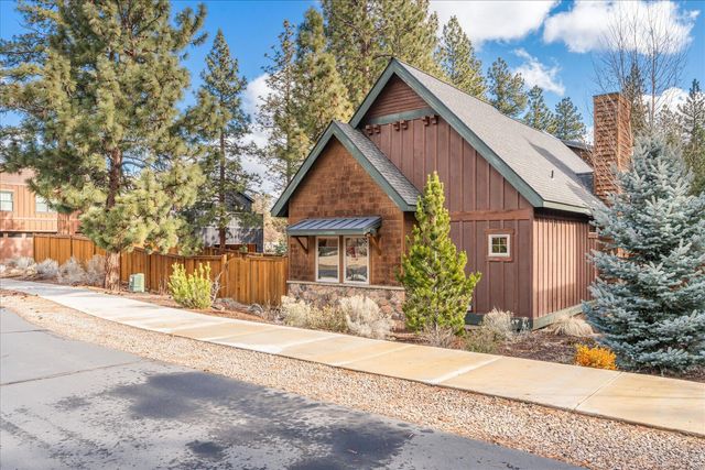 714 S Wrangler Court, Sisters, OR 97759