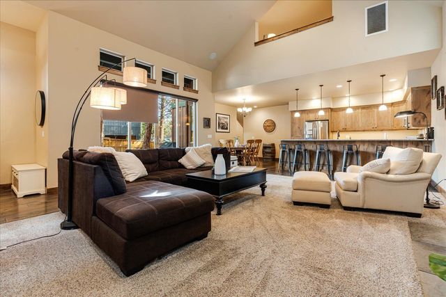 714 S Wrangler Court, Sisters, OR 97759