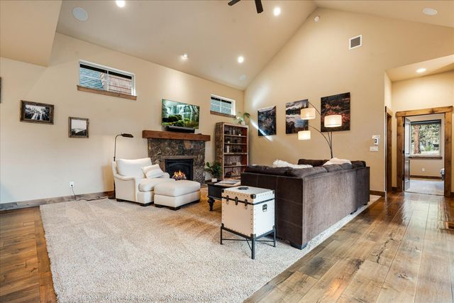 714 S Wrangler Court, Sisters, OR 97759