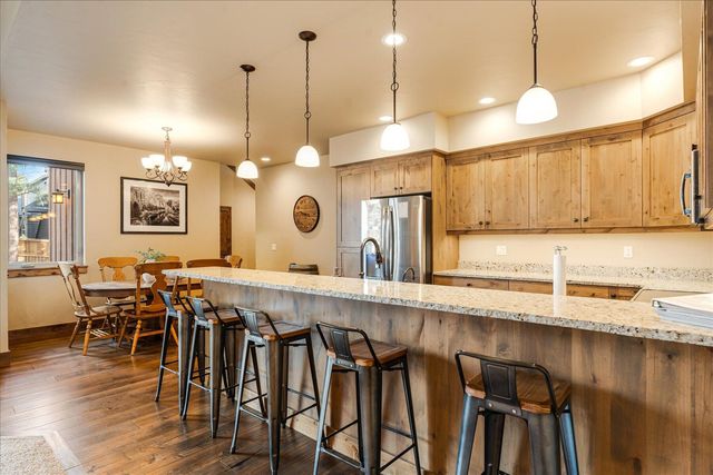 714 S Wrangler Court, Sisters, OR 97759