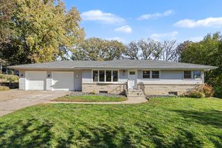 2050 Farrington Street, Roseville, MN 55113