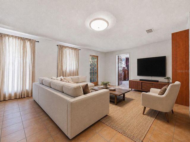3543 N COUNTY ROAD 426, Geneva, FL 32732