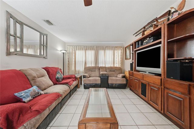 3543 N COUNTY ROAD 426, Geneva, FL 32732