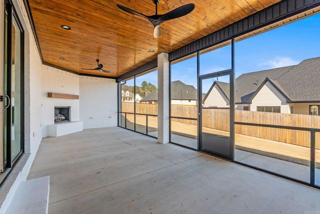 1670 DOLPHIN Dr, Conway, AR 72034