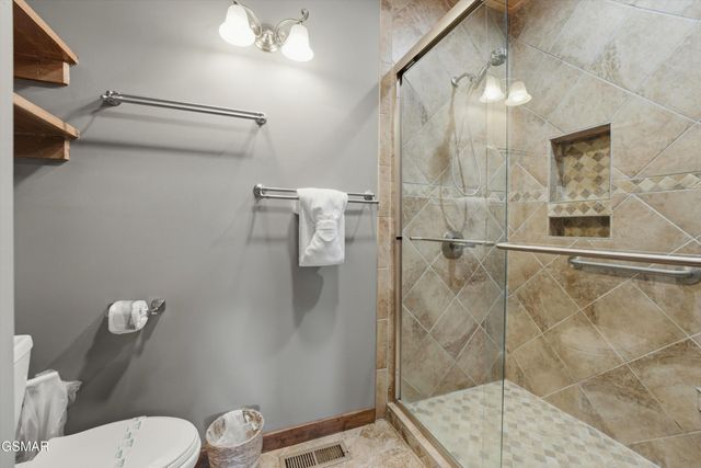 860 Pine Top Lane, Gatlinburg, TN 37738