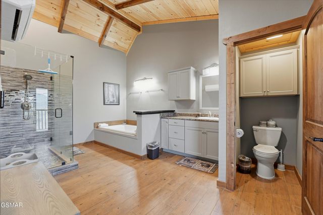 860 Pine Top Lane, Gatlinburg, TN 37738