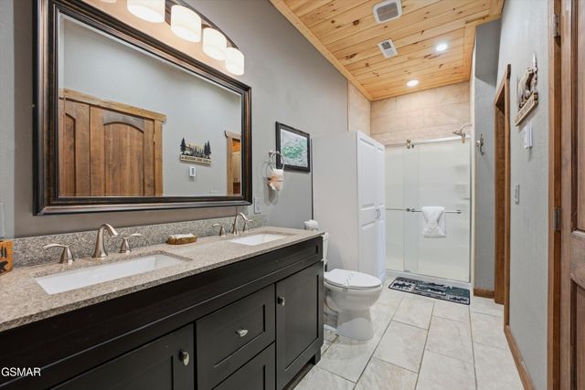 860 Pine Top Lane, Gatlinburg, TN 37738