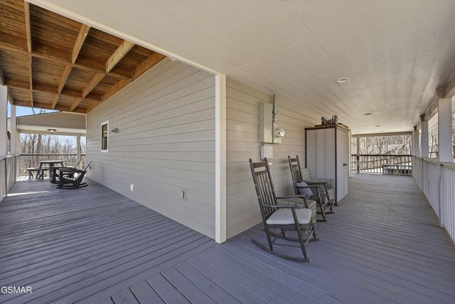 860 Pine Top Lane, Gatlinburg, TN 37738