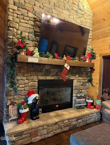 860 Pine Top Lane, Gatlinburg, TN 37738