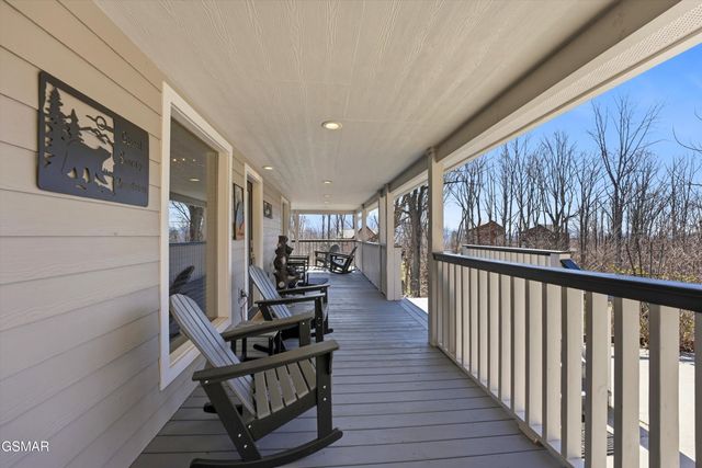 860 Pine Top Lane, Gatlinburg, TN 37738
