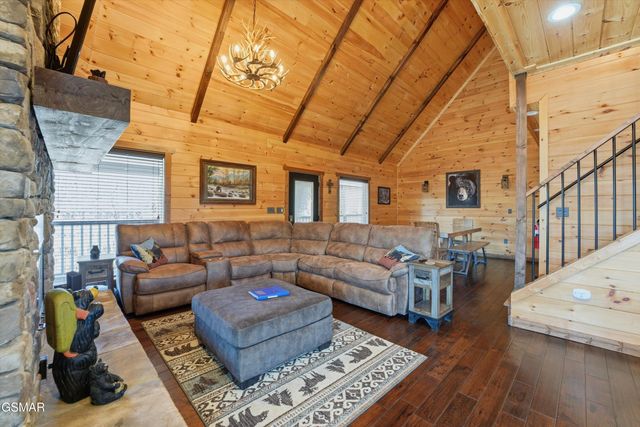 860 Pine Top Lane, Gatlinburg, TN 37738