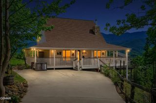 860 Pine Top Lane, Gatlinburg, TN 37738