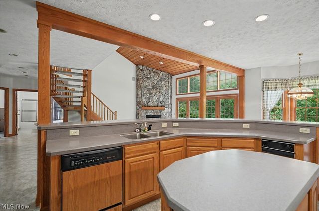 11440 Glenmora Drive, Chardon, OH 44024