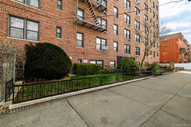 1040 Neilson Street 4F, Far Rockaway, NY 11691