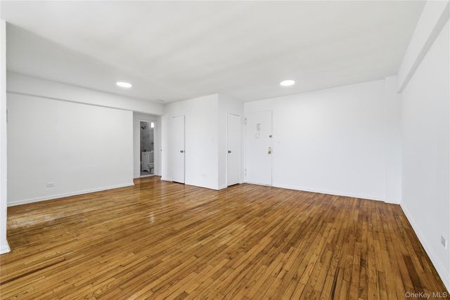 1040 Neilson Street 4F, Far Rockaway, NY 11691