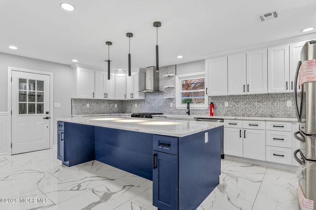 6 Storer Court, Morganville, NJ 07751