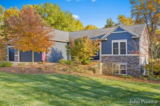 6186 Arrowcrest Court NE, Rockford, MI 49341