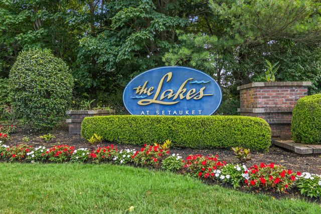 34 Thomas Lane, East Setauket, NY 11733