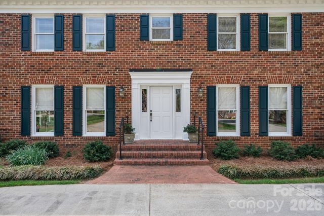 1961 5th Street Lane NW, Hickory, NC 28601