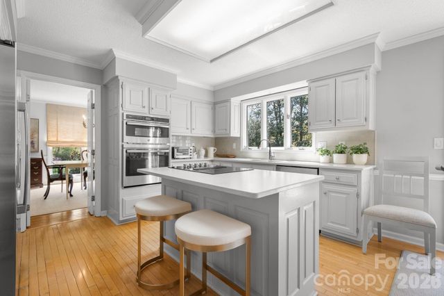 1961 5th Street Lane NW, Hickory, NC 28601