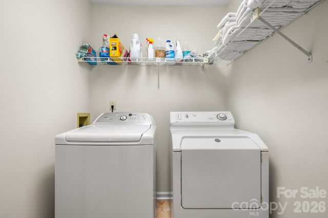 1961 5th Street Lane NW, Hickory, NC 28601