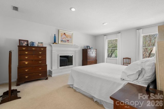 1961 5th Street Lane NW, Hickory, NC 28601